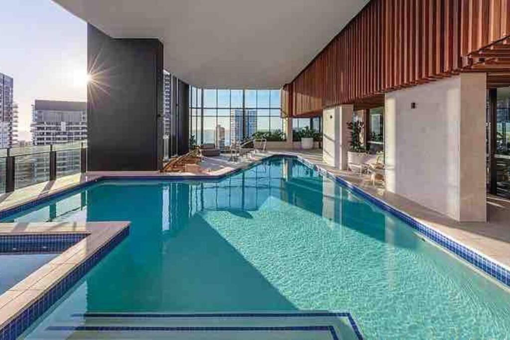 Coastal Chic 2 Bed In Broadbeach Apartment Gold Coast