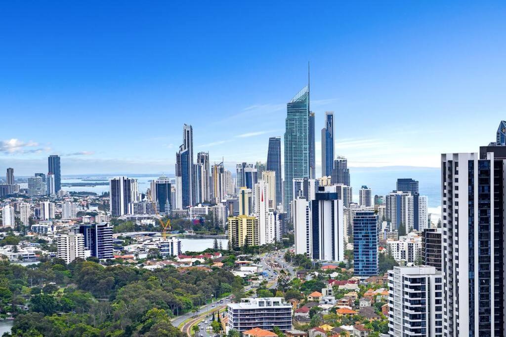 Coastal Chic 2 Bed In Broadbeach Apartment