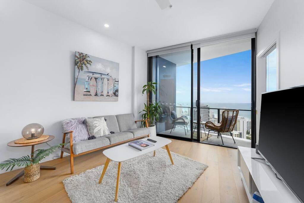 Coastal Chic 2 Bed In Broadbeach Apartment *